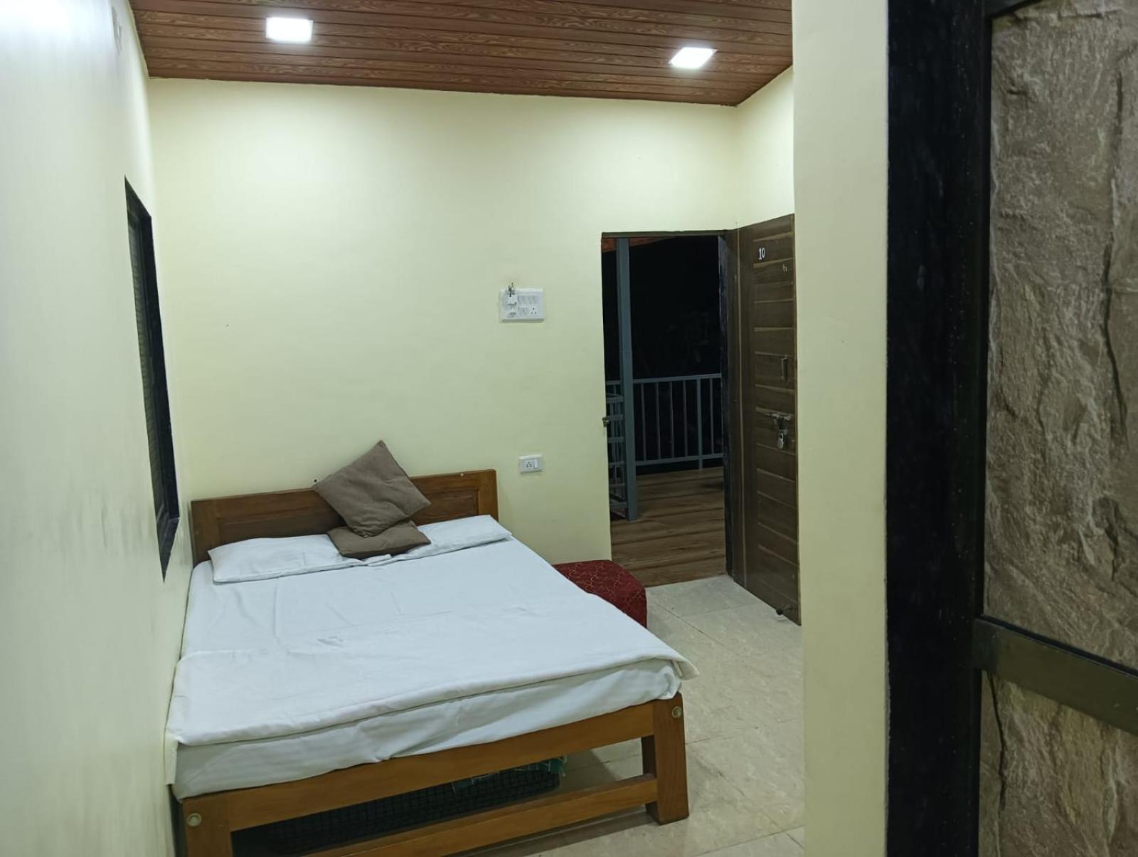 Gokul Cottage & Villa Revadanda Bagian luar foto