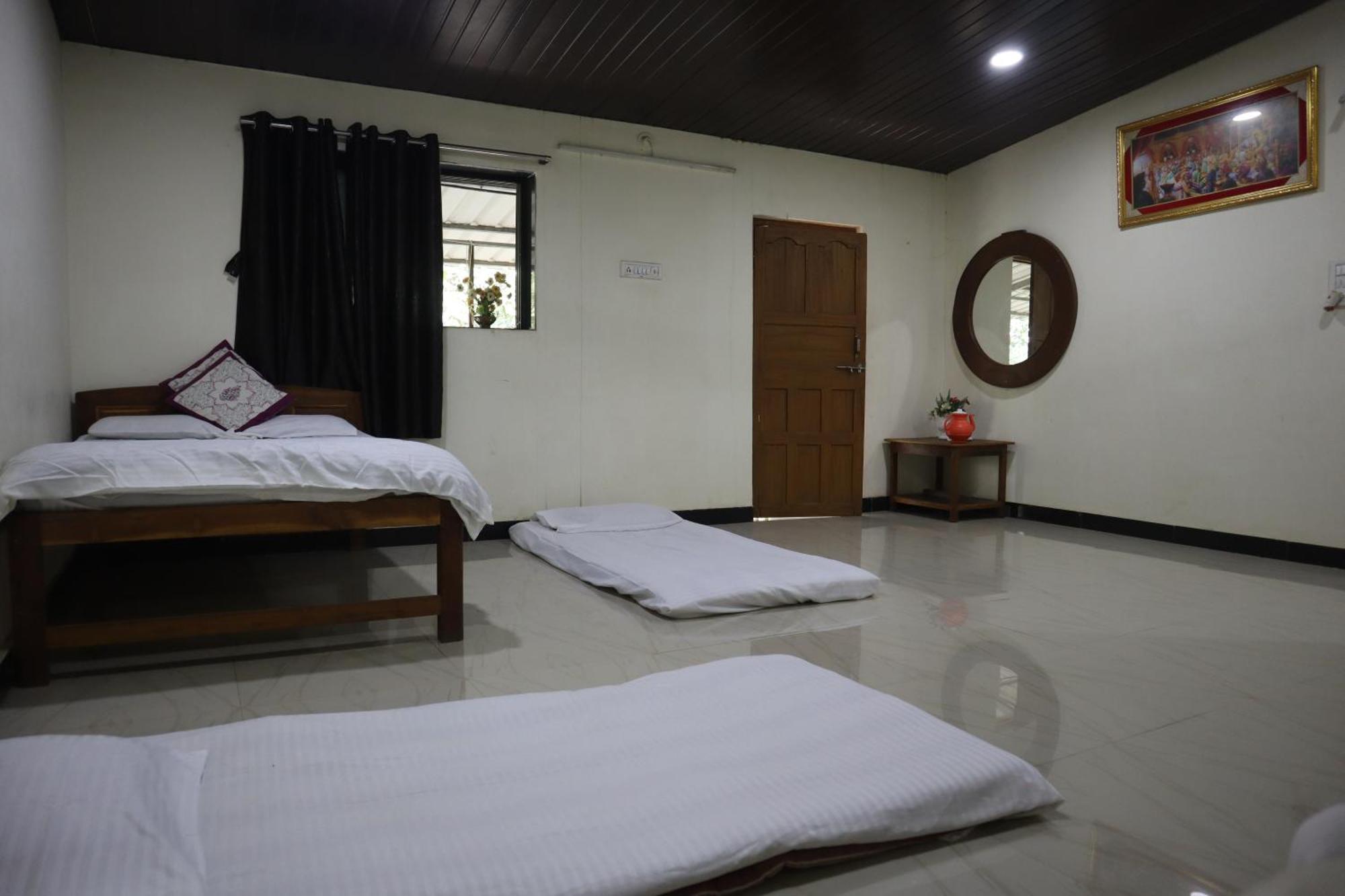 Gokul Cottage & Villa Revadanda Bagian luar foto